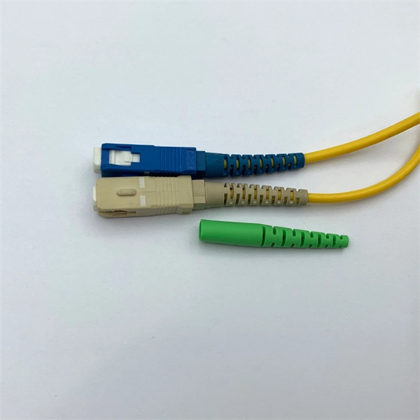 The switch s fiber optic port is not lit but 